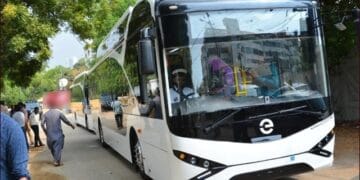 کراچی: خراب چارجنگ سسٹم کی تبدیلی کے بعد الیکٹرک بس سروس بحال