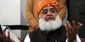 مولانا فضل الرحمان کی اسپیکر قومی اسمبلی راجہ پرویز اشرف کے گھر آمد