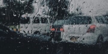 کراچی کے مختلف علاقوں میں بارش  آج گرج چمک کیساتھ بادل برسنے کا امکان