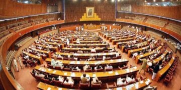 نگراں حکومت کو اضافی اختیارات دینے کی تیاری، الیکشن ایکٹ 2017 میں ترامیم کا بل آج پیش ہوگا