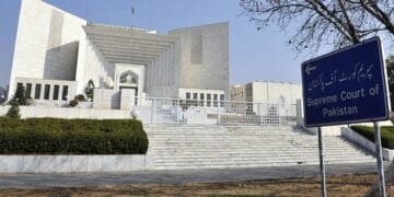 حکومت کو انسانی اسمگلنگ کے روک تھام سے متعلق پالیسی مرتب کرکے دینا ہوگی، چیف جسٹس