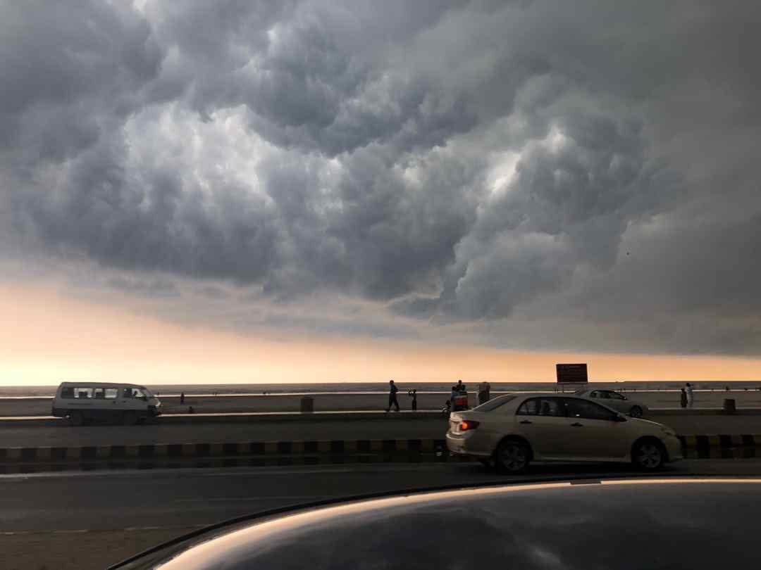 کراچی میں بادل کب تک برسیں گے؟ محکمہ موسمیات نے بتادیا