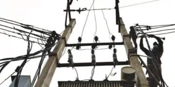 کراچی میں بجلی کی بدترین لوڈشیڈنگ نے عوام کی زندگی جہنم بنادی