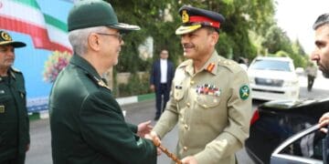 پاکستانی اور ایرانی افواج کا سرحدی علاقوں میں دہشت گردی کی لعنت کے خاتمے کا عزم