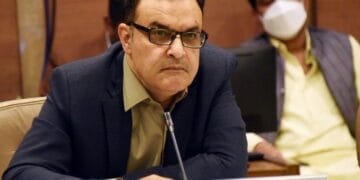 کورونا کے  تین ارب ڈالر کاروباری افراد کو دینے کا معاملہ  سیکٹری خزانہ اور گورنر اسٹیٹ بینک طلب