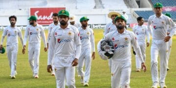 گال ٹیسٹ: پاکستان کا ٹاپ آرڈر فلاپ، 101 پر آدھی ٹیم پویلین لوٹ گئی