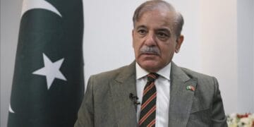 قوم کی حالت بدلنے کیلئے کشکول توڑنا ہوگا سپہ سالار بھی ہمارے ساتھ ہیں وزیراعظم