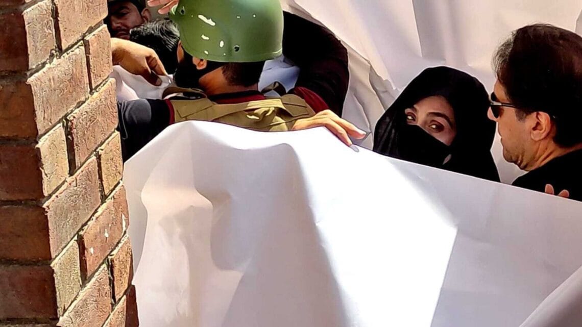 عمران خان اور بشریٰ بی بی کیخلاف مقدمات منتقلی کی درخواست پر فیصلہ محفوظ