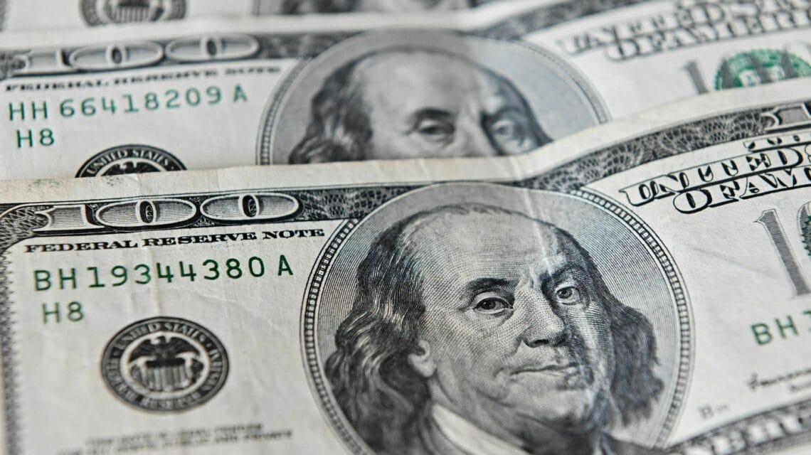 ہفتے کے آخری روز  ڈالر ایک بار پھر مہنگا پاکستان اسٹاک ایکسچینج میں کمی