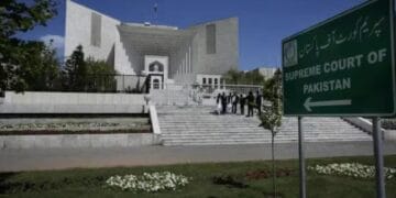 سپریم کورٹ  فوجی عدالتوں میں سویلینز کے ٹرائل کے خلاف درخواستیں سماعت کیلئے مقرر