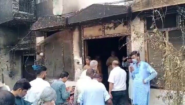 جڑانوالہ واقعہ  جسٹس قاضی فائزعیسیٰ کا اہلیہ کے ہمراہ کرسچین کالونی کا دورہ