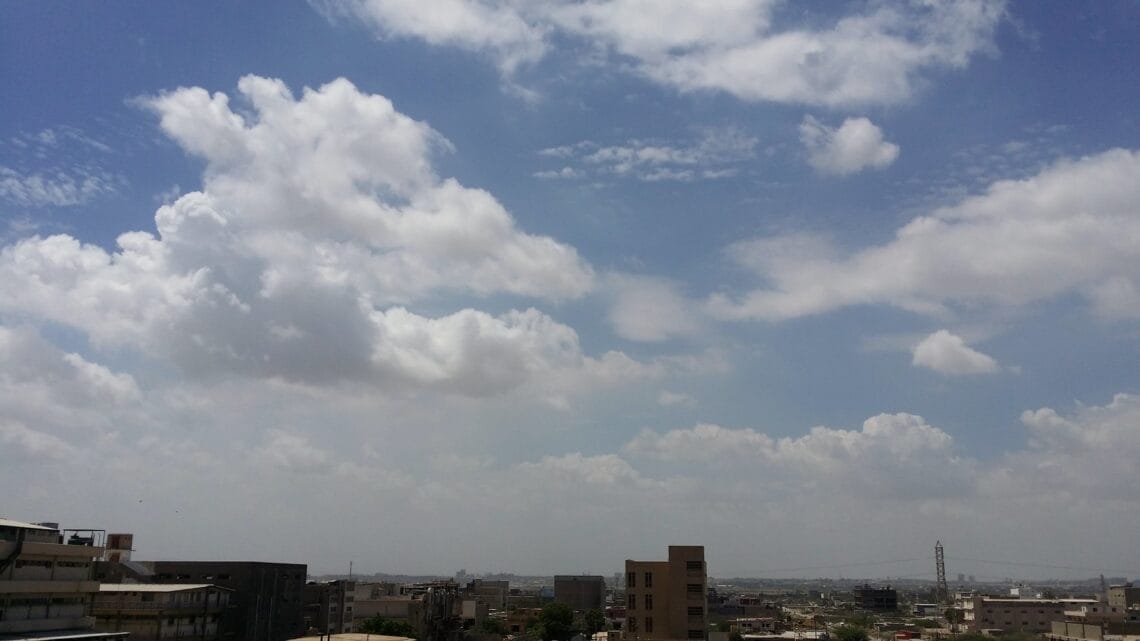 کراچی سمیت سندھ اوربلوچستان کے ساحلی علاقوں میں آج سے تیز ہوائیں چلنے کا امکان