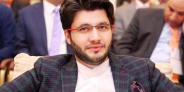 جاوید آفریدی کا چیئرلفٹ واقعے کے ہیرو کیلئے نوکری اور انعام کا اعلان