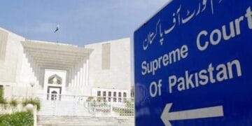 سپریم کورٹ کا چیئرمین پی ٹی آئی کو گرفتار نہ کرنے کا حکم برقرار