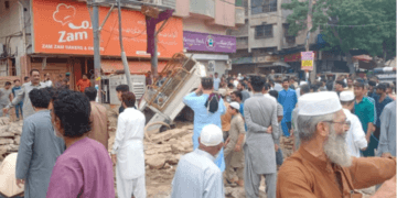 کراچی میں دھماکا، 8 افراد زخمی، متعدد دکانیں تباہ