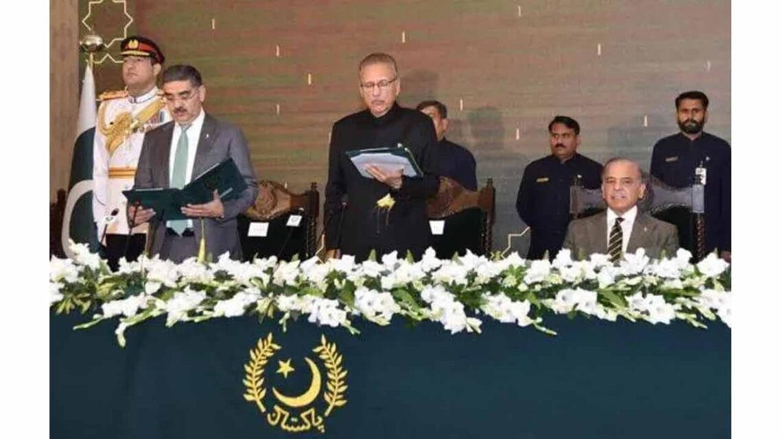 انوار الحق کاکڑ نے نگراں وزیراعظم کے عہدے کا حلف اُٹھالیا