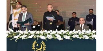 انوار الحق کاکڑ نے نگراں وزیراعظم کے عہدے کا حلف اُٹھالیا