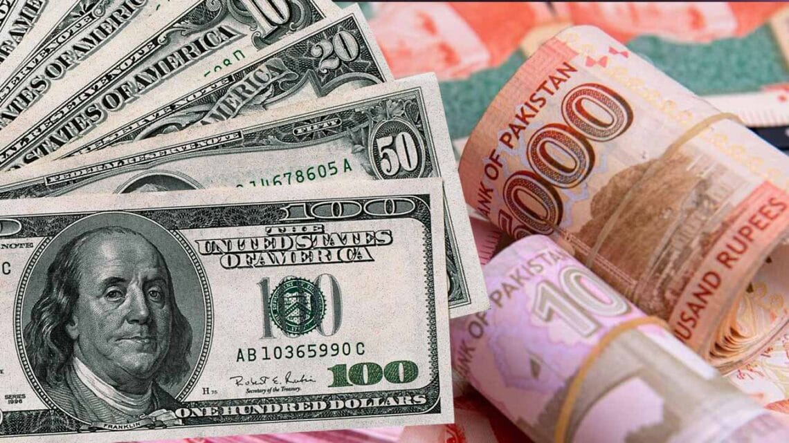 ڈالر مزید 72 پیسے مہنگا  296.50 روپے کا ہو گیا
