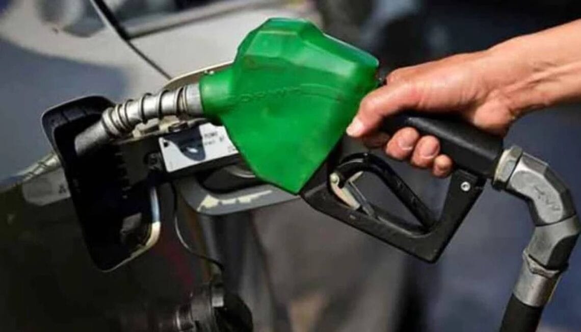پیٹرولیم مصنوعات کی قیمتوں میں 20 روپے لیٹر تک اضافہ