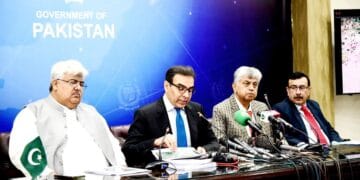 گیس مہنگی کرنا پڑے گی بجلی بلوں میں ریلیف کا فیصلہ پیر تک ہوگا وزیر توانائی