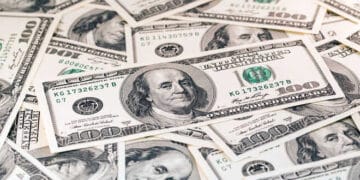 ڈالر مزید 1.05 روپے سستا  287.70 کا ہو گیا