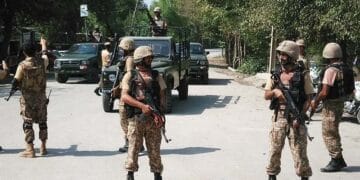 سیکورٹی فورسز سے جھڑپ  خطرناک دہشت گرد ہلاک جوان شہید