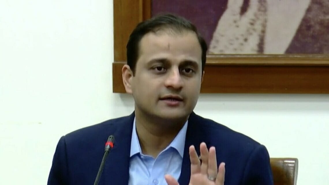 شہر کے کھلے مین ہولز مافیا گٹر کے ڈھکنوں کی چوری میں سرگرم ہے میئر کراچی