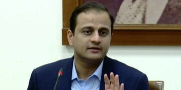 شہر کے کھلے مین ہولز مافیا گٹر کے ڈھکنوں کی چوری میں سرگرم ہے میئر کراچی