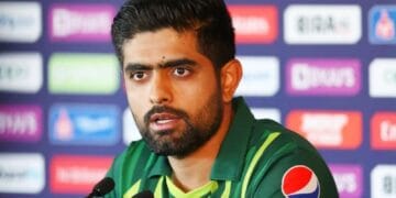 بابراعظم نے شکست کا ملبہ باؤلنگ اور فیلڈنگ پر ڈال دیا