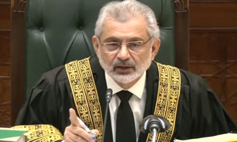 چیف جسٹس نے عدالت کا وقت ضائع کرنے پر وکیل کو جرمانہ کر دیا