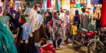 ملک بھر میں دکانیں اور کاروبار مغرب کے وقت بند کرنےکی تجویز