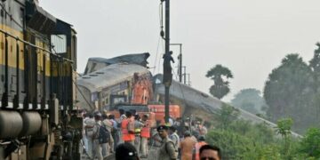 بھارت مسافر ٹرینوں میں تصادم 13 افراد ہلاک