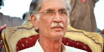 پی ٹی آئی میں بڑے لوگ پارٹی پر خرچ کرکے پھر لوٹ مار کرتے تھے پرویز خٹک