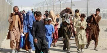 افغان مہاجرین نے حکومتی الٹی میٹم کے بعد جانا شروع کردیا