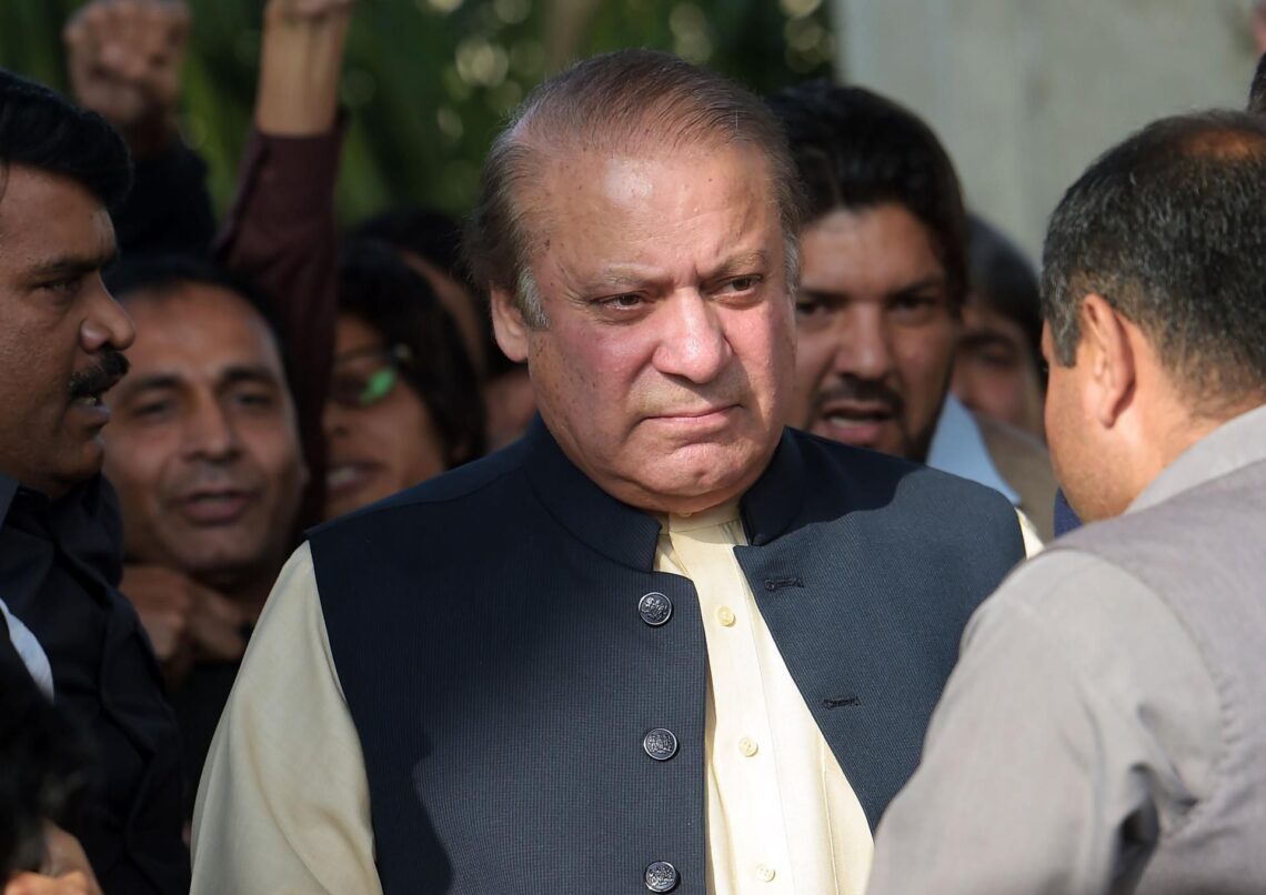 پاکستان واپسی کے سفر کا آغاز نواز شریف جدہ پہنچ گئے