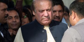 پاکستان واپسی کے سفر کا آغاز نواز شریف جدہ پہنچ گئے