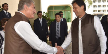 فیصل آباد اور قصور پولیس نے عمران خان اور شاہ محمود قریشی سے تفتیش شروع کردی