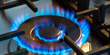 پروٹیکٹڈ صارفین کیلئے ماہانہ گیس بل 900 روپے سے زیادہ نہیں ہو گا. پٹرولیم ڈویژن