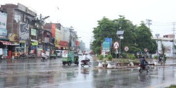 پنجاب اور خیبرپختونخوا کے مختلف شہروں میں بارش موسم سرد ہوگیا