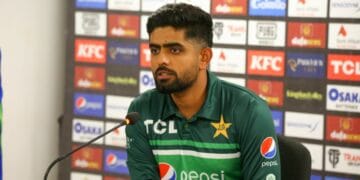 ایک میچ ہارنے سے کپتانی نہیں جاتی جتنی لکھی ہے اتنی کرونگا بابر اعظم