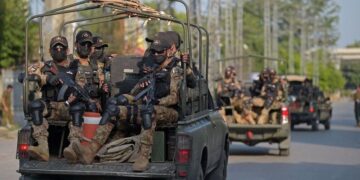 پشاور میں سکیورٹی فورسز کا آپریشن  کمانڈر سمیت 5 دہشتگرد ہلاک