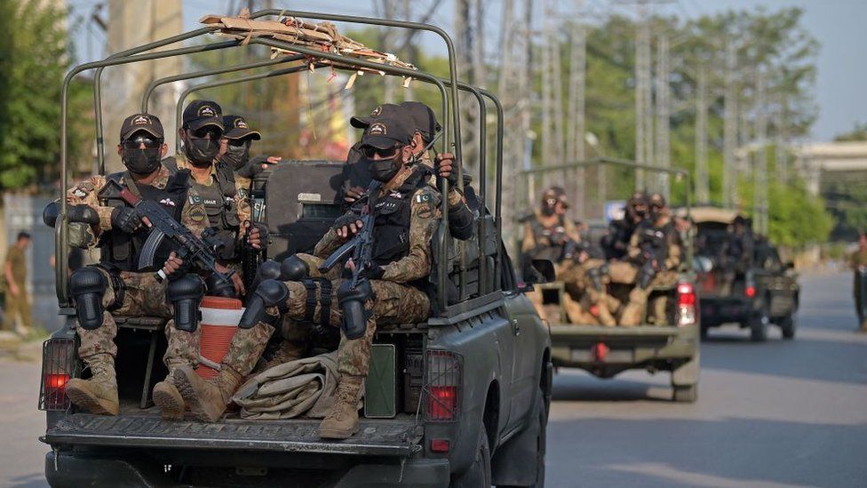 پشاور میں سکیورٹی فورسز کا آپریشن  کمانڈر سمیت 5 دہشتگرد ہلاک