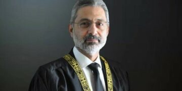 فیض آباد دھرنا کمیشن سابق آرمی چیف وزیراعظم اور چیف جسٹس کو بھی بلا سکےگا سپریم کورٹ