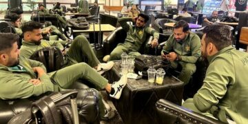 قومی کرکٹ ٹیم کا ٹیسٹ اسکواڈ رات گئے آسٹریلیا روانہ