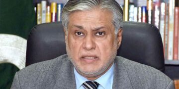 نگران وزیراعظم انوارالحق نے اسحاق ڈار کو سینیٹ میں قائد ایوان نامزد کردیا