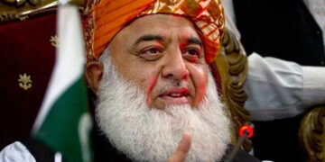 اسٹیبلشمنٹ کو بلیک میل کیا جا رہا ہے مولانا فضل الرحمان کا انکشاف
