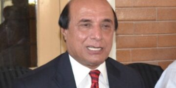 بشریٰ بی بی اور میری گفتگو ذاتی تھی لیک کرنے والوں کو شرم آنی چاہیے لطیف کھوسہ