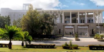 خصوصی عدالتوں کو سائفر کیس کی سماعت روکنے کا حکم