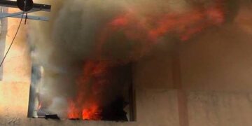 کراچی شاپنگ مال میں آتشزدگی 9 افراد جاں بحق