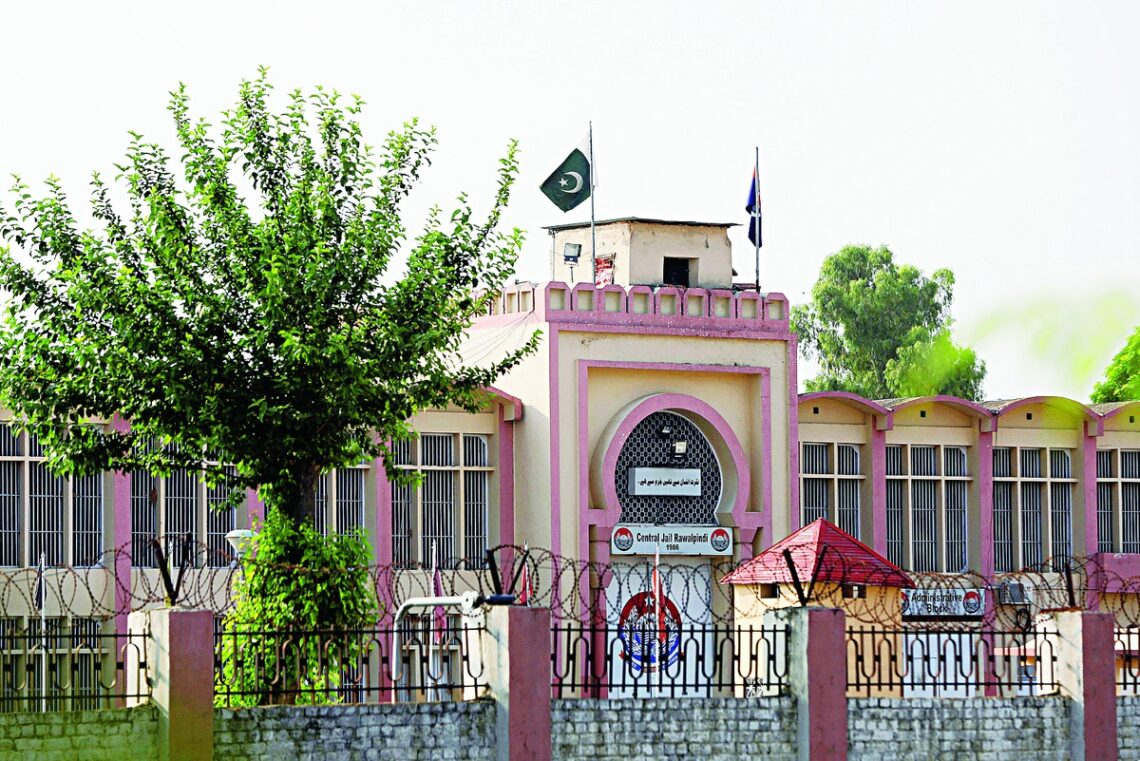 سائفر کیس میں عمران خان اور شاہ محمود پر 12 دسمبر کو فرد جرم عائد کی جائیگی